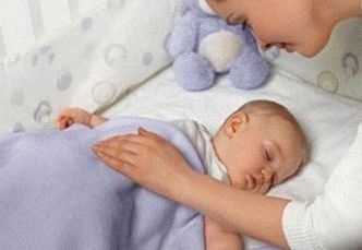 Hvor mye nyfødt baby skal sove