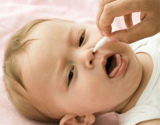 How to clean the nose of a newborn baby from gnats