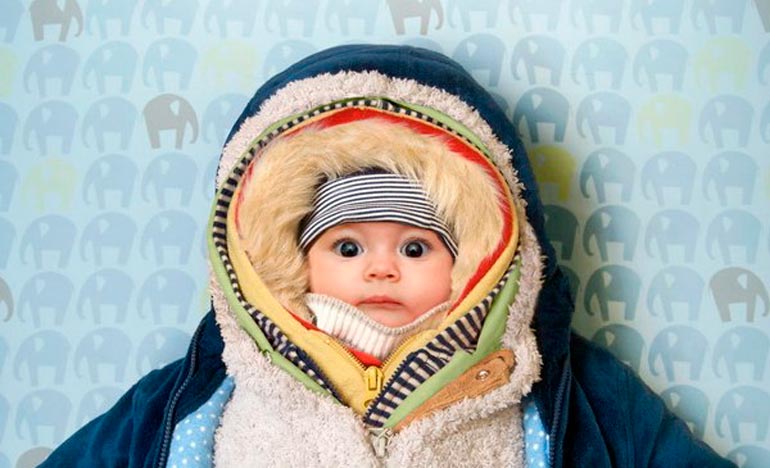 Come vestire un neonato per una passeggiata