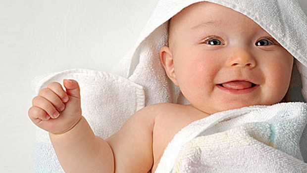 النظافة الحميمة لفتاة حديثة الولادة
