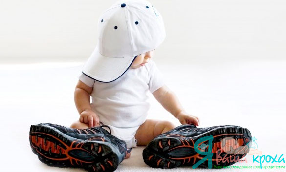 baby in shoes