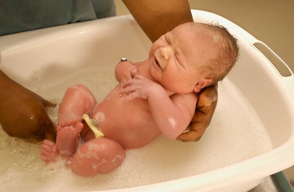 com banyar un nadó