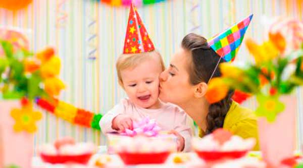 Hur man firar ett barns första födelsedag