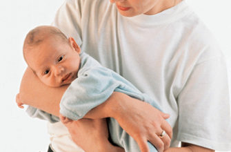 tenir correctement le bébé dans ses bras