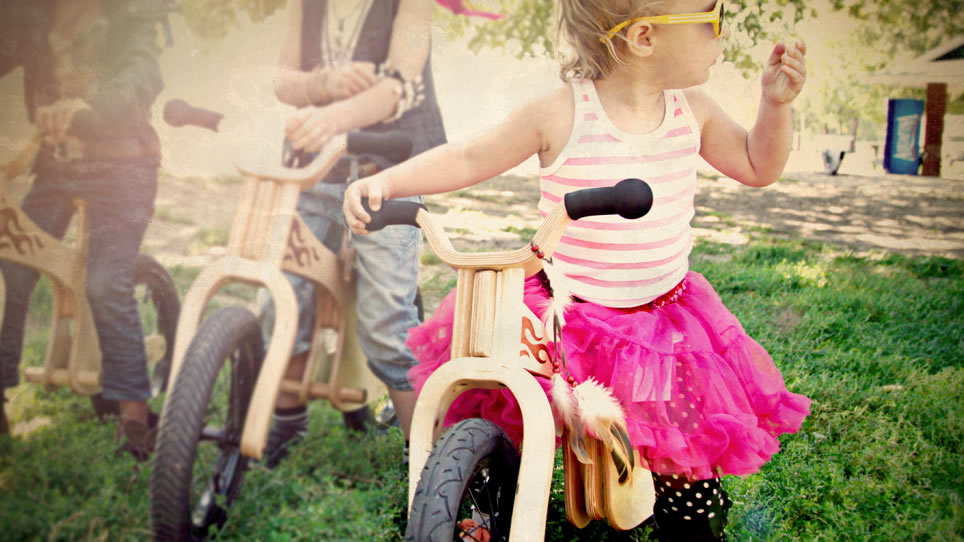 Bir çocuğa bisiklet sürmeyi öğretmek