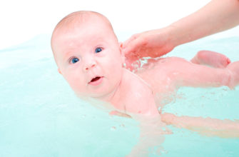 apprendre au nouveau-né à nager