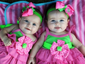 gadis kembar