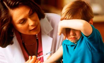 çocuk korkuyor-aşıların