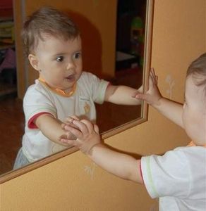 المرآة والطفل
