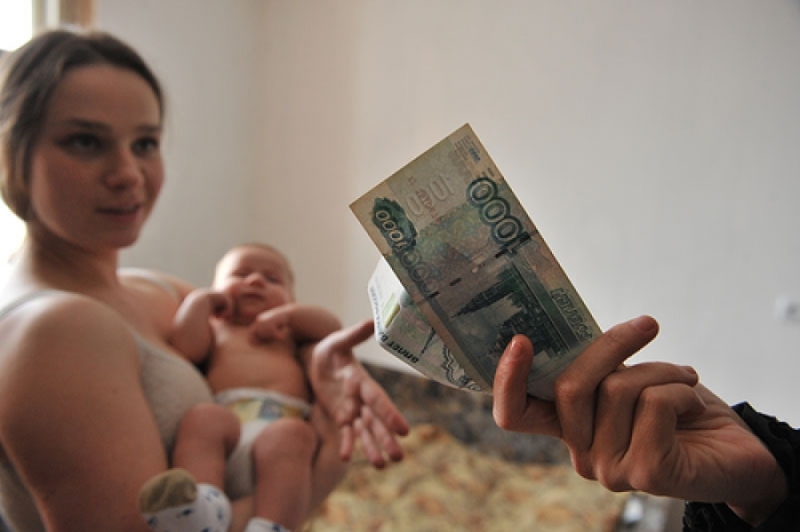 za mało pieniędzy na urlopie macierzyńskim