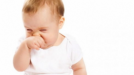 naso che cola fisiologico in un neonato