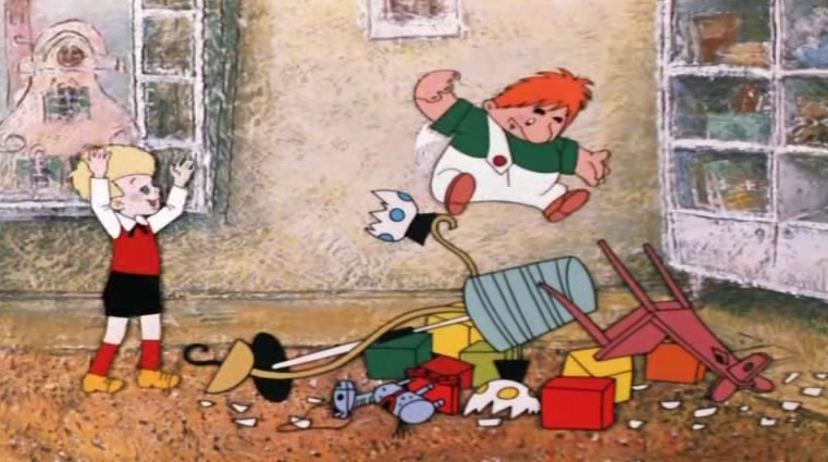 del nen de dibuixos animats i el nen Carlson llançant joguines i objectes