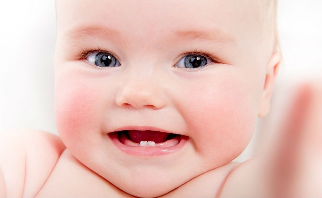 u-bebê-corte-dentes-como-aliviar-condição