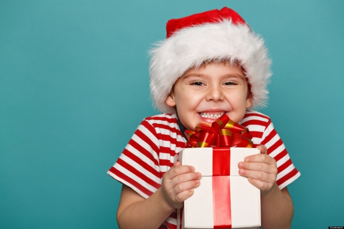 dare a un bambino un regalo per il nuovo anno se si è comportato male o no